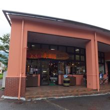 ホテル側の入口。