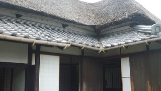 こぢんまり。八丁堀同心の役宅みたい。