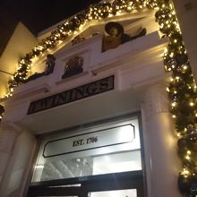 店の外観です。