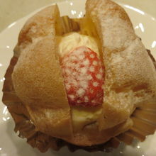 イチゴのシュークリーム