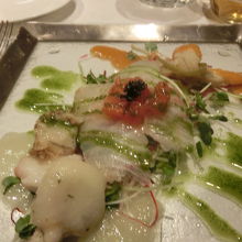 前菜のカルパッチョ