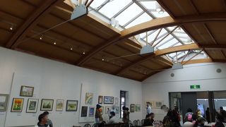 駅の待合室なのです。