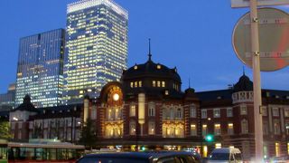 夕暮れの東京駅はロマンチックでした。