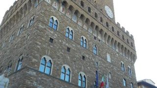 ヴェッキオ宮に建つ塔