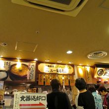 ２階にある、麺屋通り