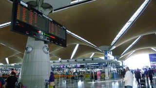 相変わらず斬新なデザインのターミナル・・・