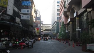 クリスマスシーズンのタニヤ通り2017