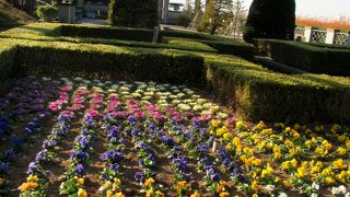 幾何学的デザインが美しい。