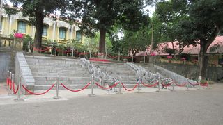 龍の階段の上に宮殿があったとされる