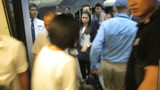 地下鉄が到着しても乗客が乗り切れない