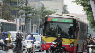 朝早くから運行している