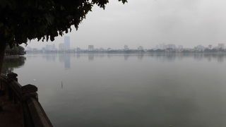 対岸からみるハノイ