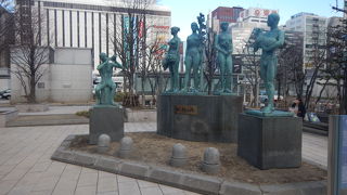札幌駅南口のある像