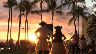 ハワイとフラを感じられる無料のフラショー。