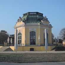 八角形の美しい建築です