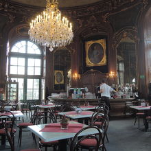 女王夫妻が朝食をとった豪華な室内