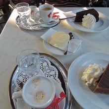 今回いただいた、ケーキとコーヒーです