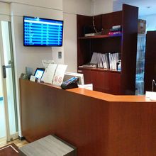 IASSラウンジのカウンターです。WI-FIのIDもらえます