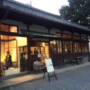 センスが光る雑貨などが揃います。併設のカフェでは京都ならではの食事も可能