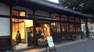 センスが光る雑貨などが揃います。併設のカフェでは京都ならではの食事も可能