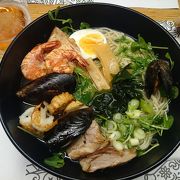 日本食を含めアジアの料理のお店｡ワガママラーメンがお得。