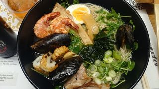 日本食を含めアジアの料理のお店｡ワガママラーメンがお得。