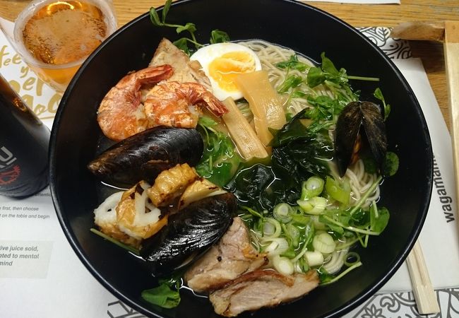 日本食を含めアジアの料理のお店｡ワガママラーメンがお得。