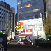 ドンキホーテ本店の大きなビル
