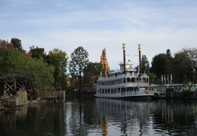 ＴＤＬでもお馴染みの蒸気船　Mark Twain Riverboat