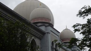 官公庁街にある雰囲気のある建物