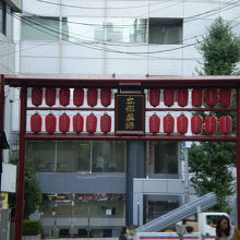 この鳥居が目印