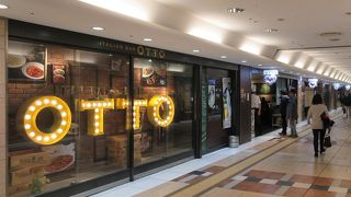 昼はパスタを楽しみ、夜はバーとしてお酒を頂きました。