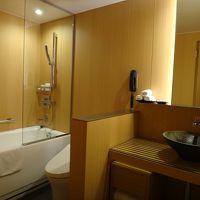 石タイルがきもちよいバスルーム