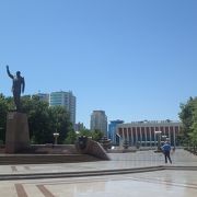 アゼルバイジャンの前大統領だったハイダール・アリエフの像