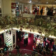 店内です。高級感ある老舗の雰囲気が良いです。