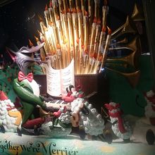 店の外装です。面白い外装が続きます。