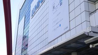 お買い物にレストランに。