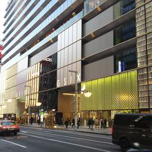 スタイリッシュな高級感ただよう建物です