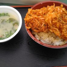 かき揚げ丼とみそ汁