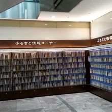 パンフレットの棚　