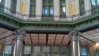 外も目立つが中のドームも目立つ