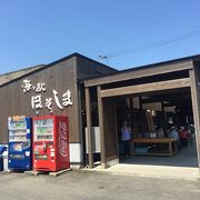 地元産の岩牡蠣を食べられる牡蠣小屋はオススメ