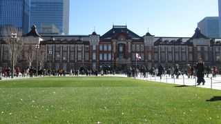 駅前で記念撮影をしよう。