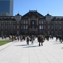 駅前広場の東京駅です。