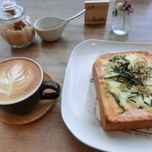 たらこソースのおじゃこのせ和風トースト　1,000円