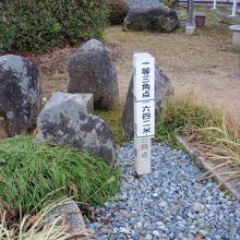 生駒山上遊園内にある生駒山三角点