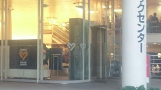 ビジネスマンが多い