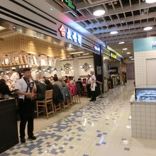 日本の店も多いです。