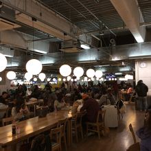 混み合っている様子