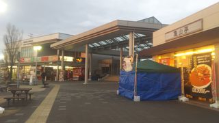 朝は店ほとんどやってない